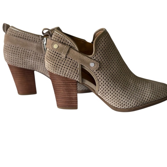 NWOB Women’s Franco Sarto Ankle Booties Suede Leather Sz 9 - Picture 2 of 7